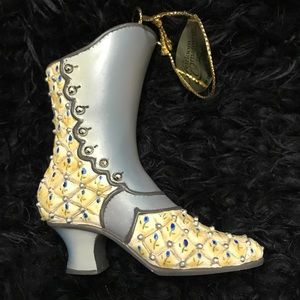 “Winter in Manhattan” Heirloom Collectible Miniature Shoe